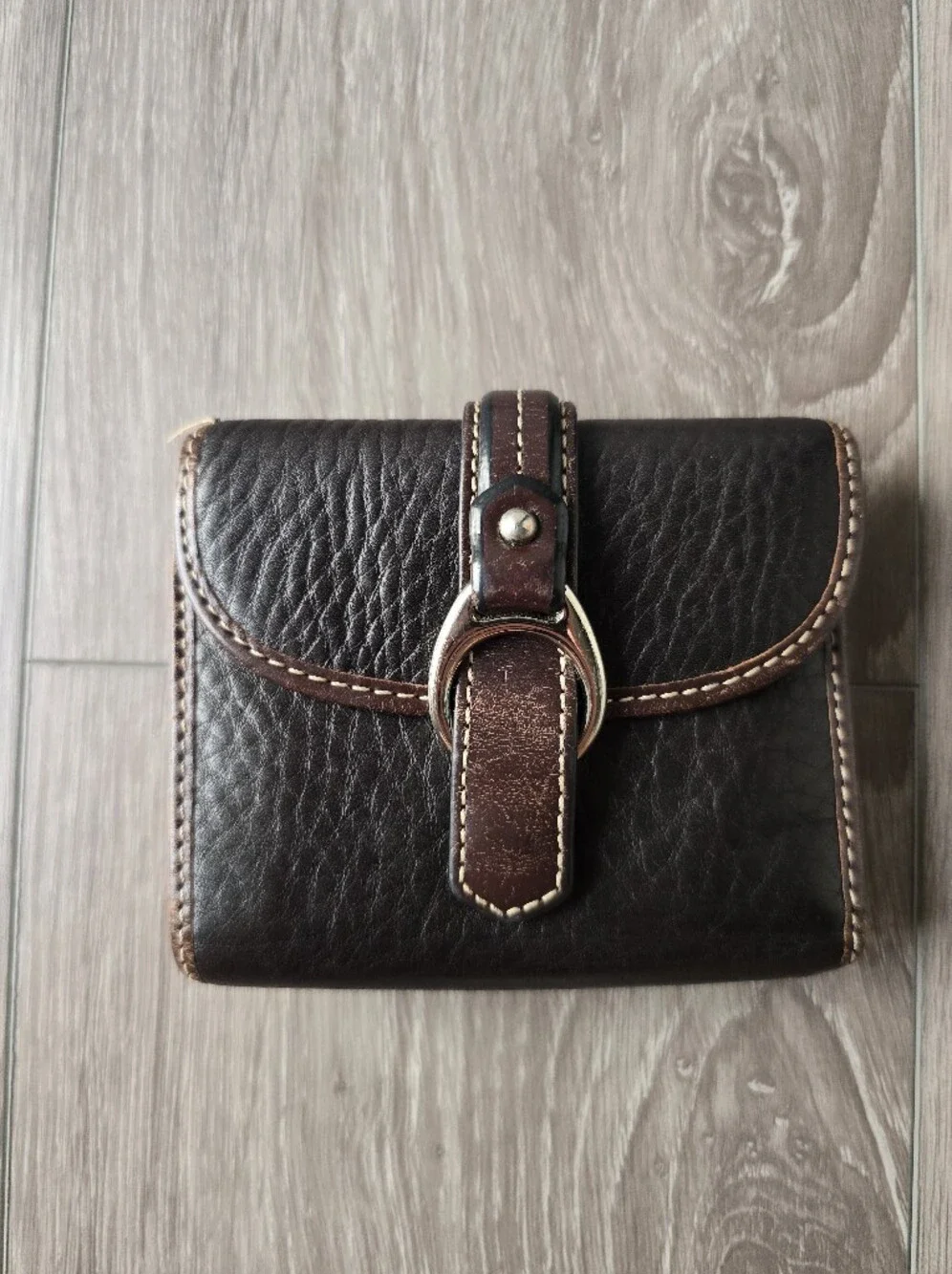 Dooney & Bourke Brown Pebble Grain Leather Ring Trifold Wallet ID Coin Zip